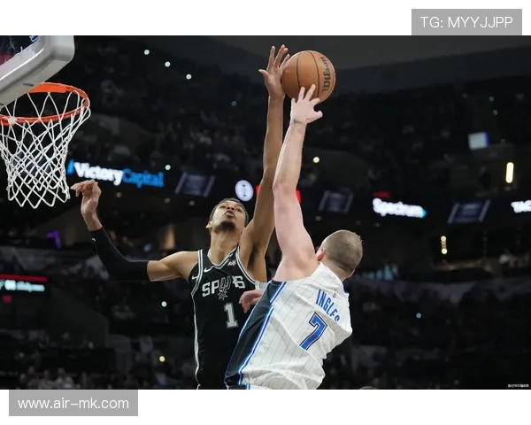 西蒙斯加盟开拓者引发联盟震动,新赛季球队前景备受关注 西蒙斯加盟开拓者引发联盟震动,新赛季球队前景备受关注